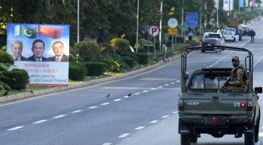 'एससीओ शिखर सम्मेलन से पहले इमरान खान की पार्टी ने पाकिस्तान में विरोध प्रदर्शन बंद किया | '